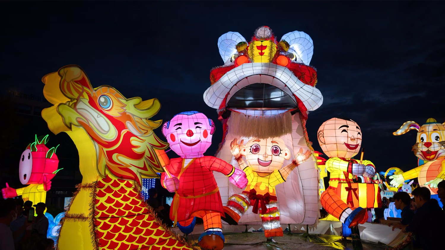 Mid-Autumn Festival lantern parade in Phan Thiet city. (Photo: Nguyen Van Anh)