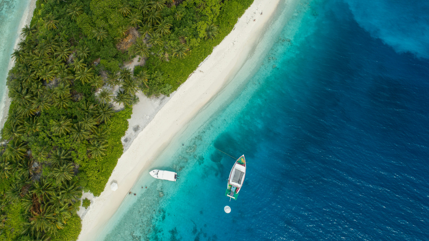 Maldives. (Photo: Ishan Seefromthesky via Unsplash)