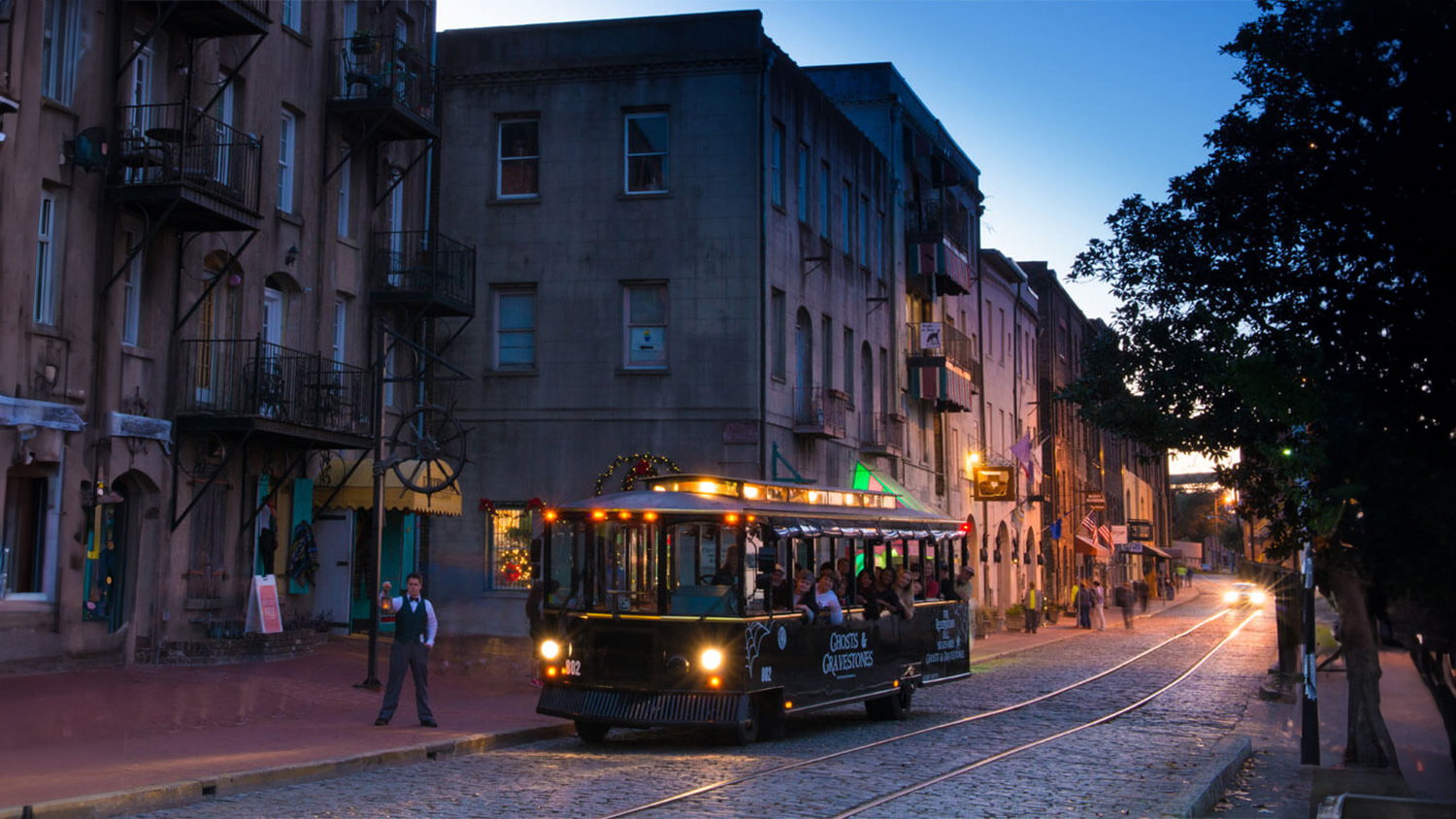 Ghost Tour by Bus. (Photo: Old Town Trolley Tours)