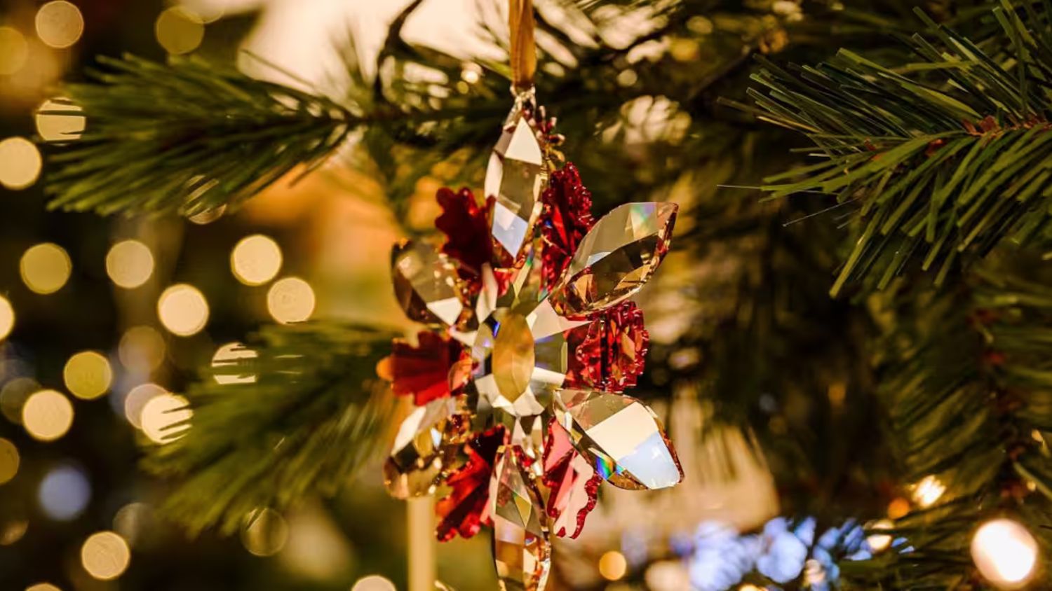 Baccarat crystals on a Christmas tree at Mandarin Oriental, Singapore.