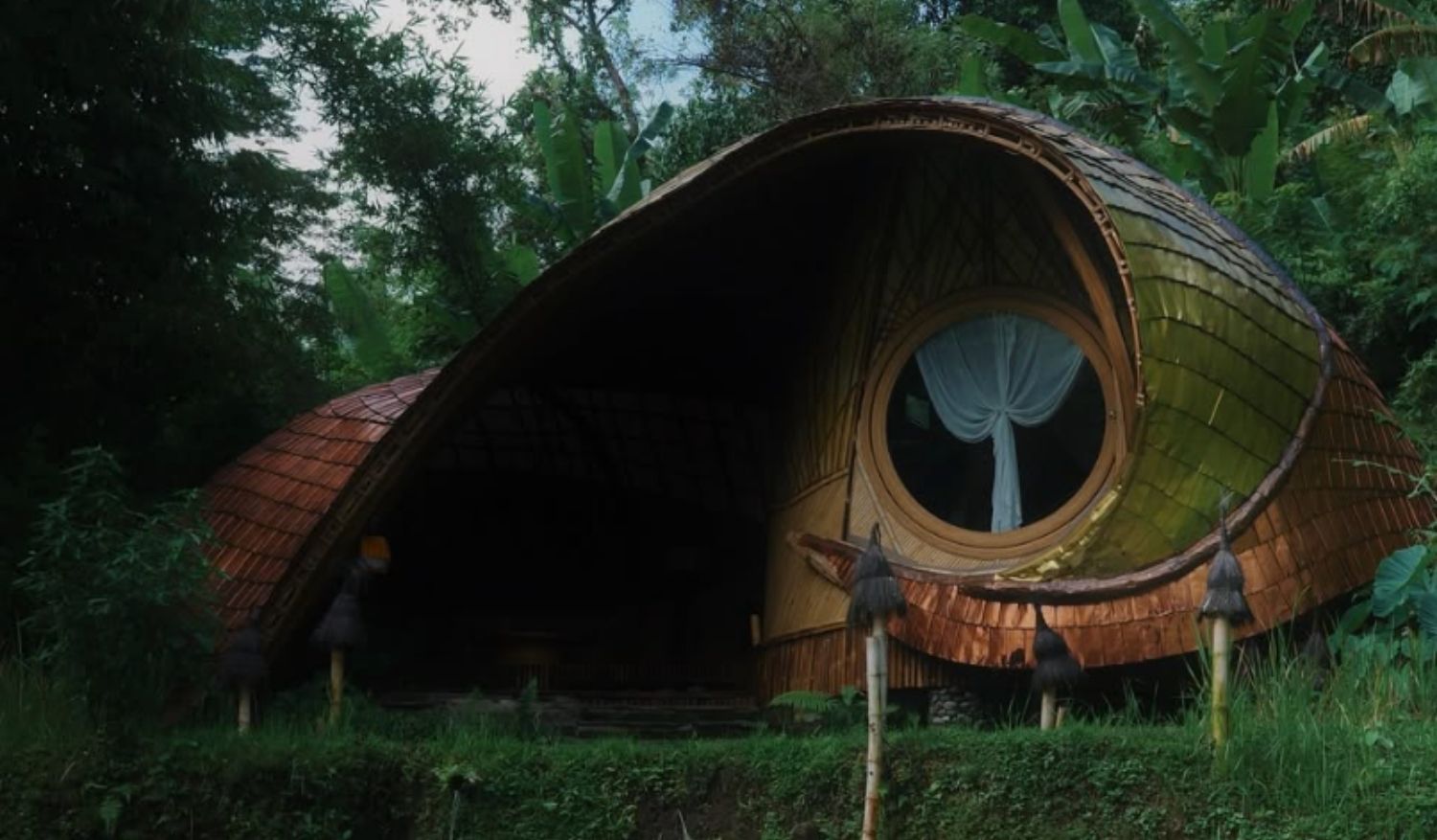 Luxury eco-lodge Bambu Indah