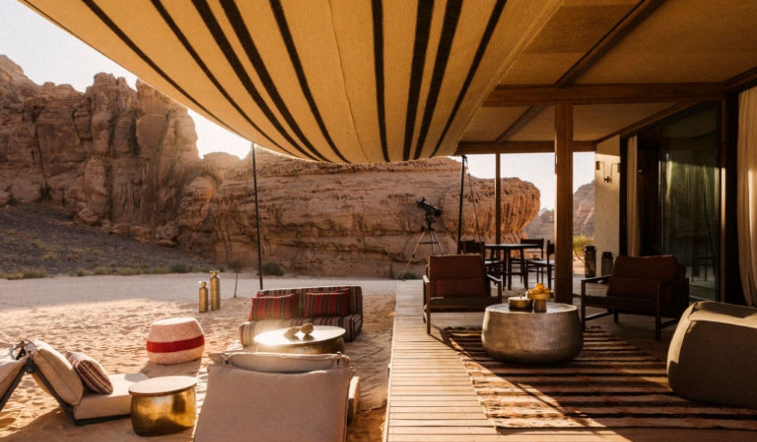The nearby UNESCO-listed Hegra adds a historical dimension in these sands for centuries.