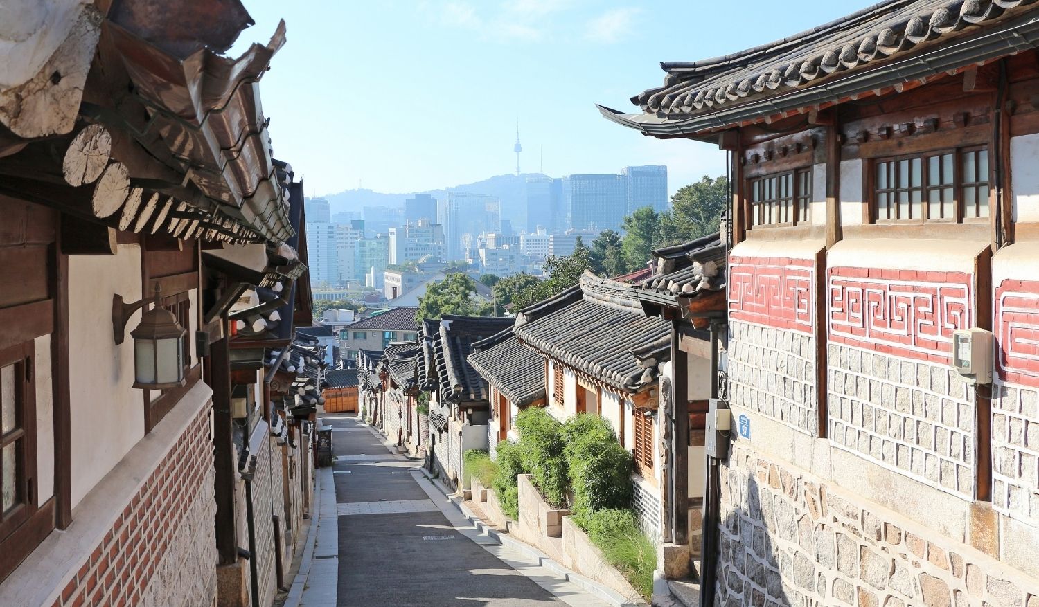 This cultural enclave is a living museum with its labyrinth of preserved traditional Korean homes.