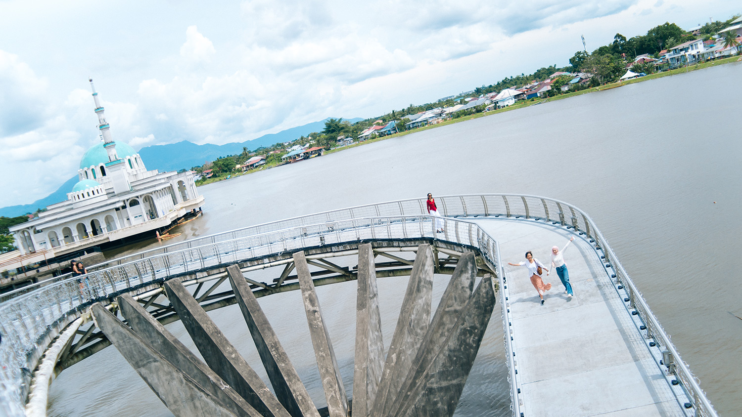A walk across the iconic Darul Hana Bridge.