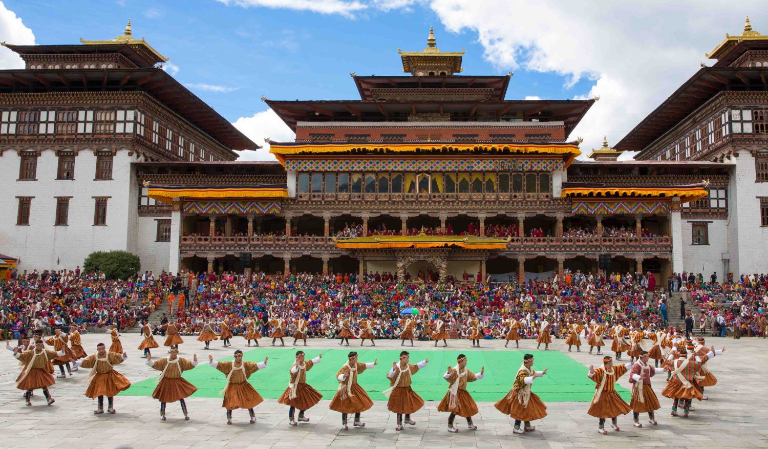 The majestic courtyards of the Tashichho Dzong, a fortress-monastery. (Photo Bhutan Peaceful Tours & Treks)